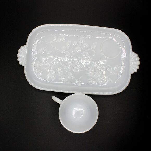 Vintage 1930s Hazel Atlas Dogwood Pattern Milk Glass Luncheon Plate & Cup Set - Picture 5 of 8